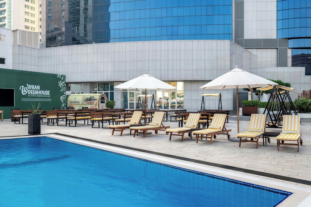 Le Royal Meridien Abu Dhabi — Swimming pool in Abu Dhabi