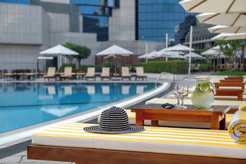 Le Royal Meridien Abu Dhabi — Swimming pool in Abu Dhabi