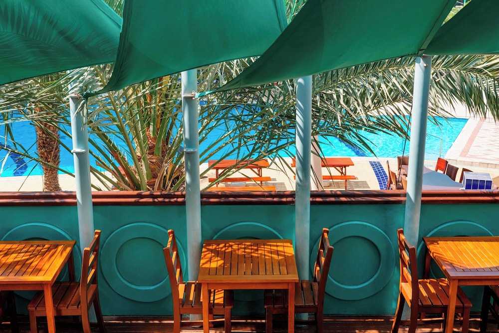 Le Royal Meridien Abu Dhabi — Swimming pool in Abu Dhabi