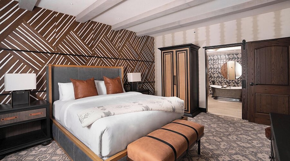 Silverton Casino Lodge - Newly Renovated — Hotel rooms in Las Vegas, Nevada
