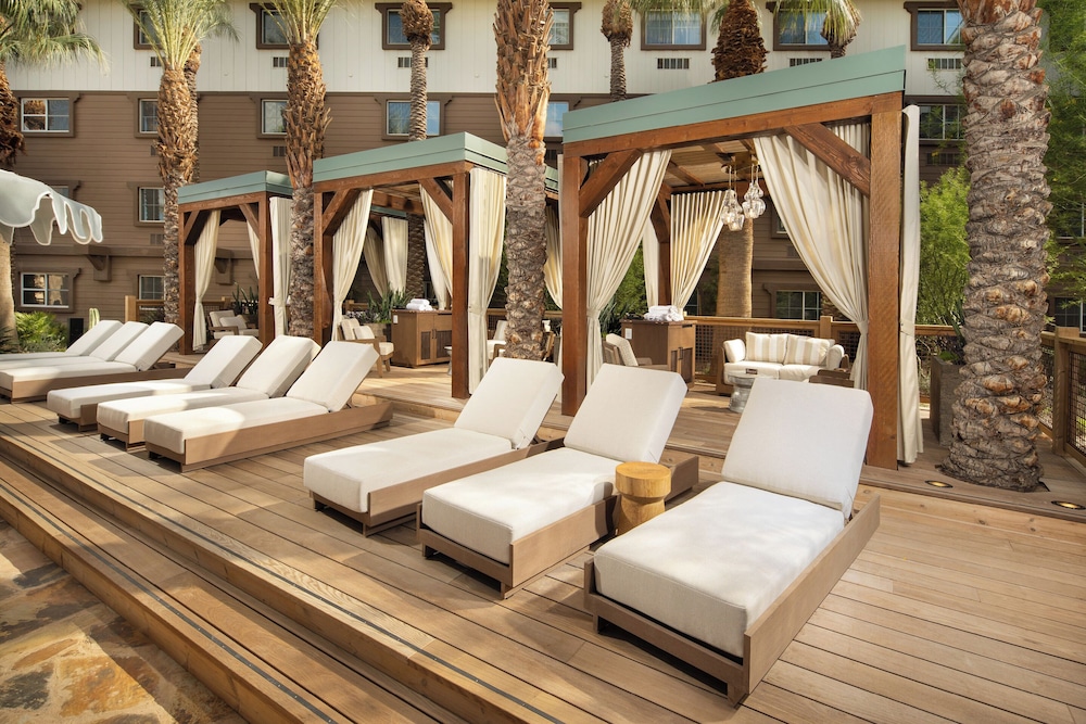Silverton Casino Lodge - Newly Renovated — Swimming pool in Las Vegas, Nevada