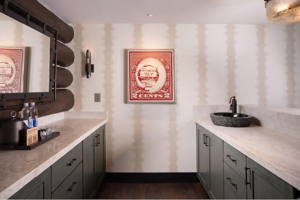 Silverton Casino Lodge - Newly Renovated — Hotel rooms in Las Vegas, Nevada