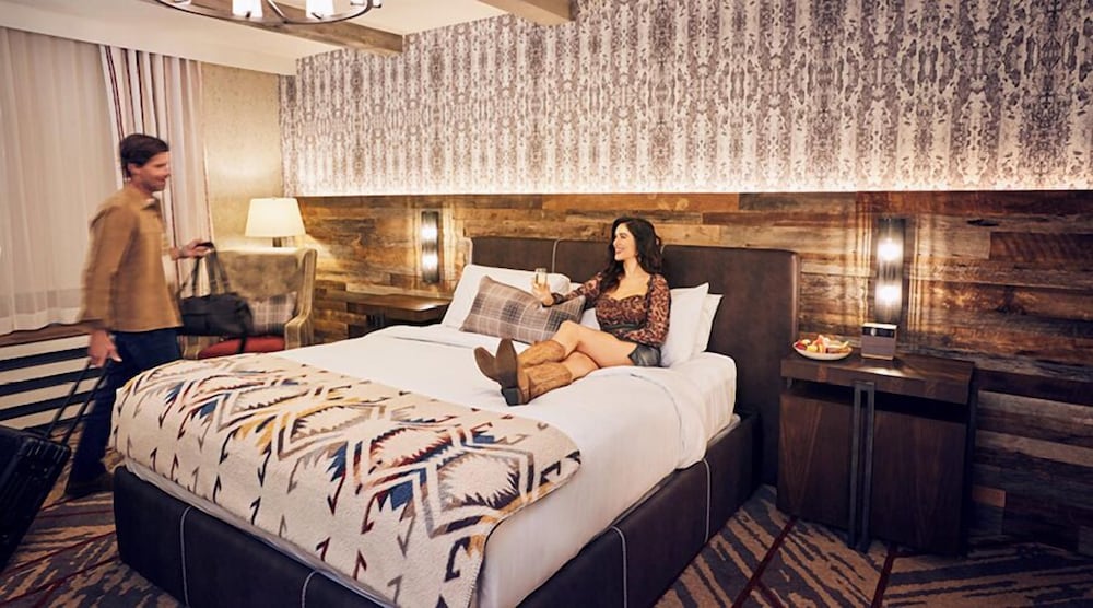 Silverton Casino Lodge - Newly Renovated — Hotel rooms in Las Vegas, Nevada