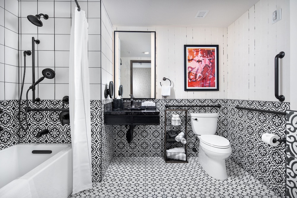 Silverton Casino Lodge - Newly Renovated — Hotel rooms in Las Vegas, Nevada