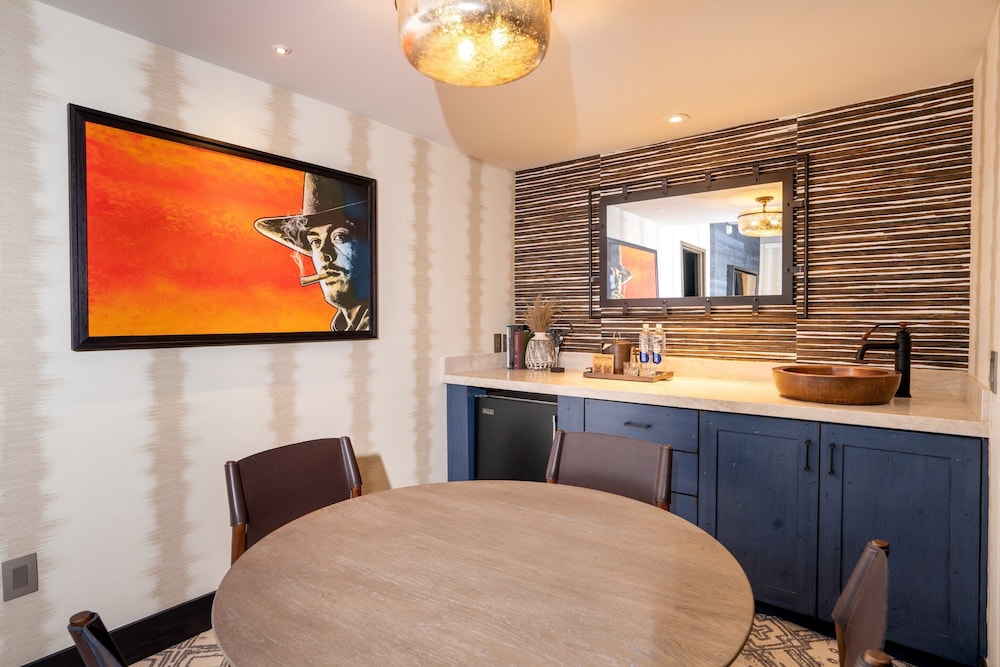 Silverton Casino Lodge - Newly Renovated — Hotel rooms in Las Vegas, Nevada