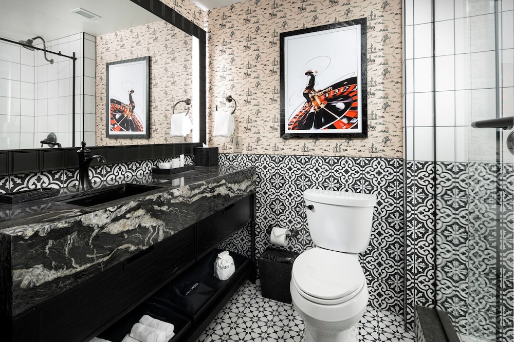 Silverton Casino Lodge - Newly Renovated — Hotel rooms in Las Vegas, Nevada
