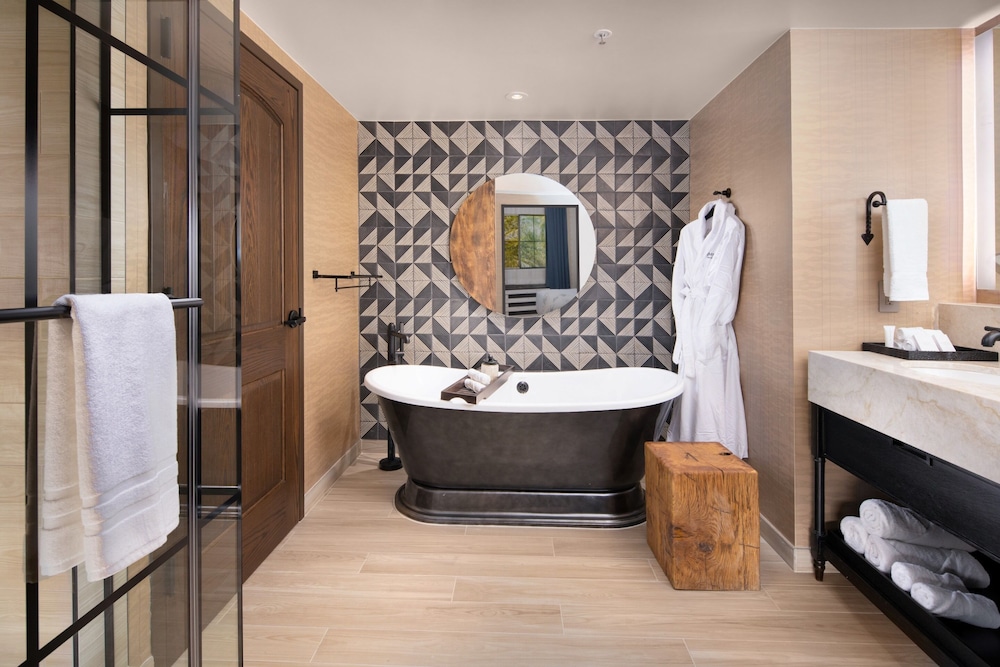 Silverton Casino Lodge - Newly Renovated — Hotel rooms in Las Vegas, Nevada