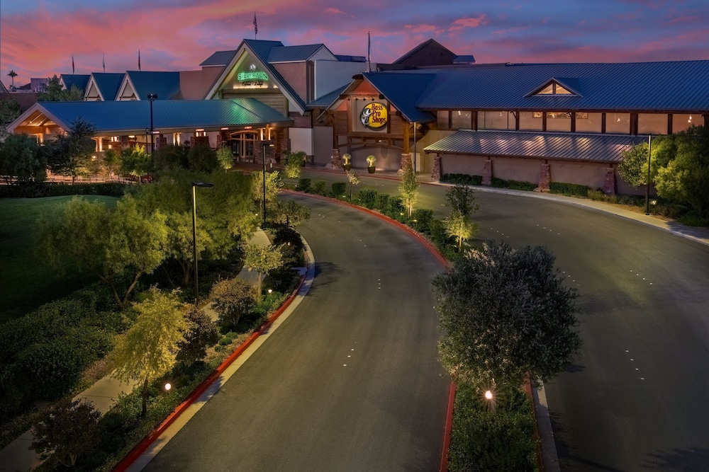 Silverton Casino Lodge - Newly Renovated — Hotel building in Las Vegas, Nevada