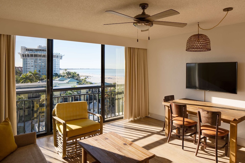 St Pete Shores Hotel — Hotel rooms in Treasure Island, Florida