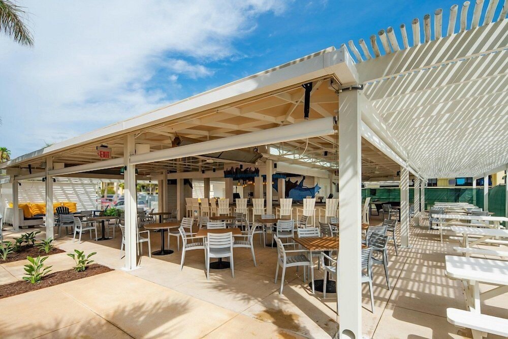 St Pete Shores Hotel — Restaurant & bars in Treasure Island, Florida