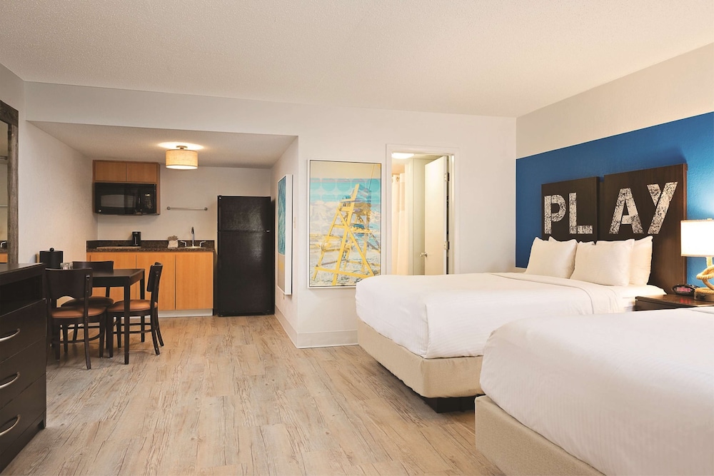 St Pete Shores Hotel — Hotel rooms in Treasure Island, Florida
