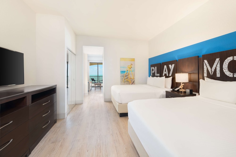 St Pete Shores Hotel — Hotel rooms in Treasure Island, Florida