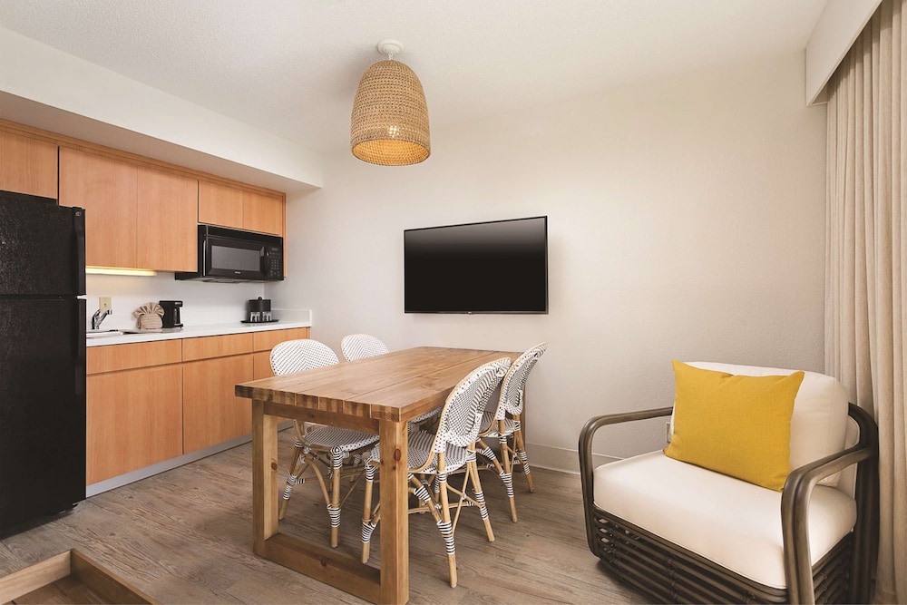 St Pete Shores Hotel — Hotel rooms in Treasure Island, Florida