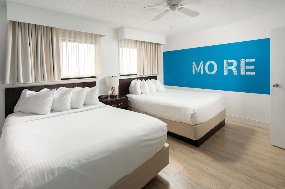 St Pete Shores Hotel — Hotel rooms in Treasure Island, Florida