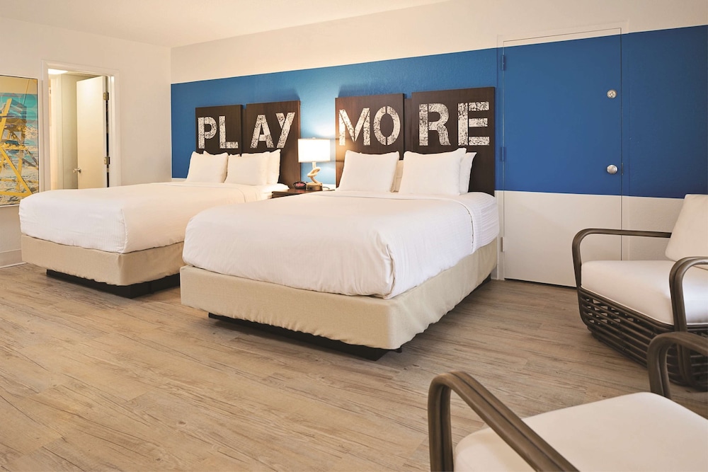 St Pete Shores Hotel — Hotel rooms in Treasure Island, Florida