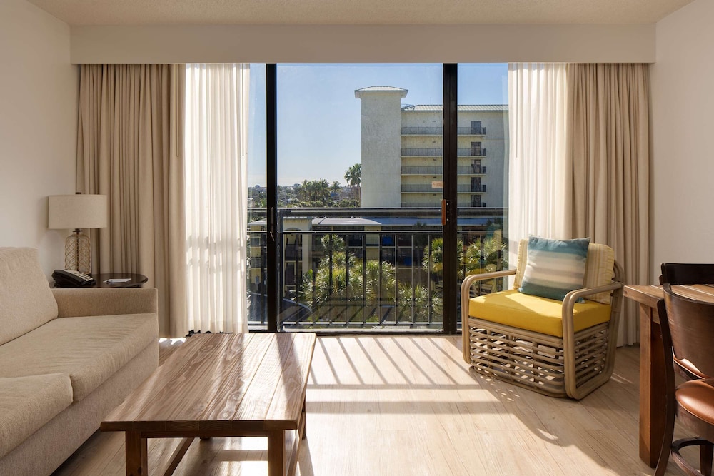 St Pete Shores Hotel — Hotel rooms in Treasure Island, Florida