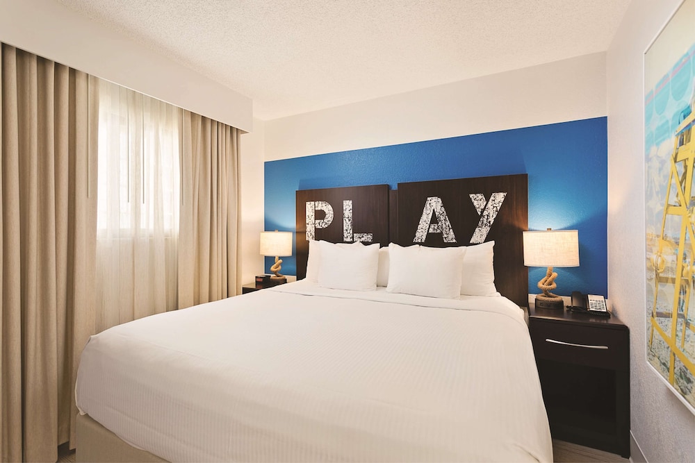 St Pete Shores Hotel — Hotel rooms in Treasure Island, Florida