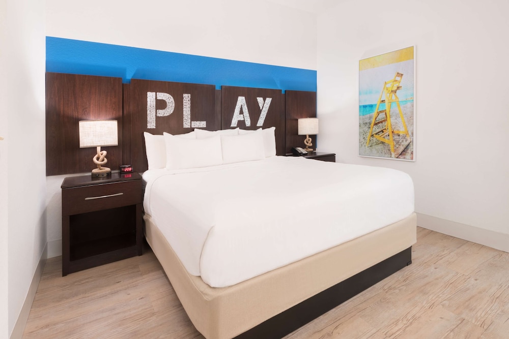 St Pete Shores Hotel — Hotel rooms in Treasure Island, Florida