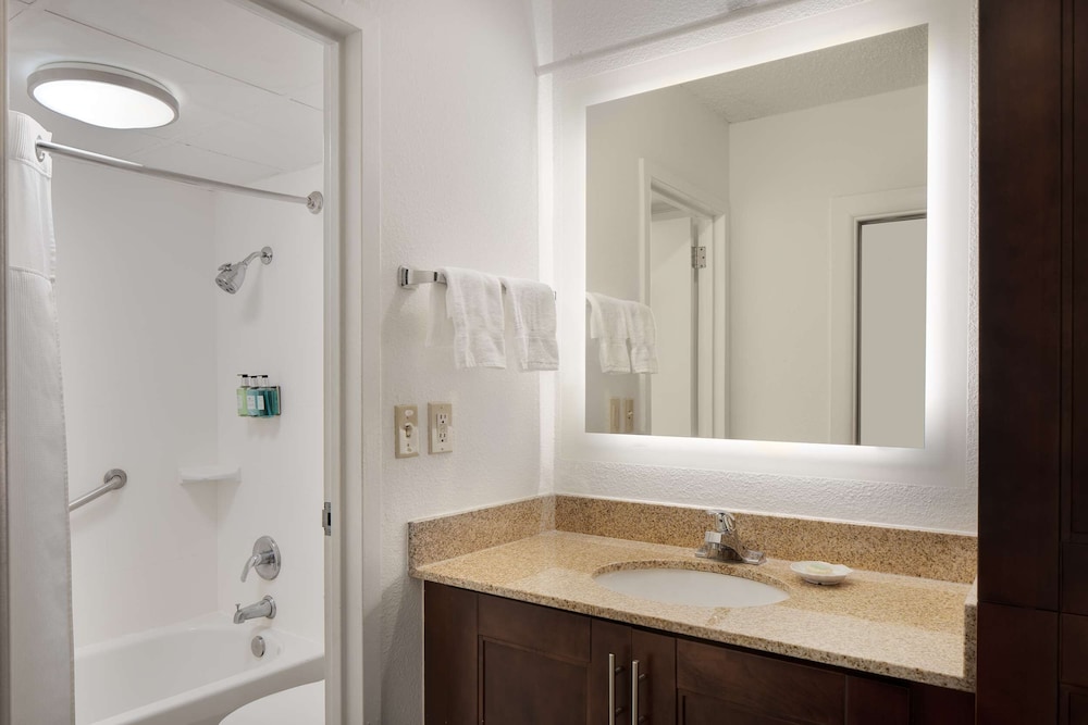 St Pete Shores Hotel — Hotel rooms in Treasure Island, Florida