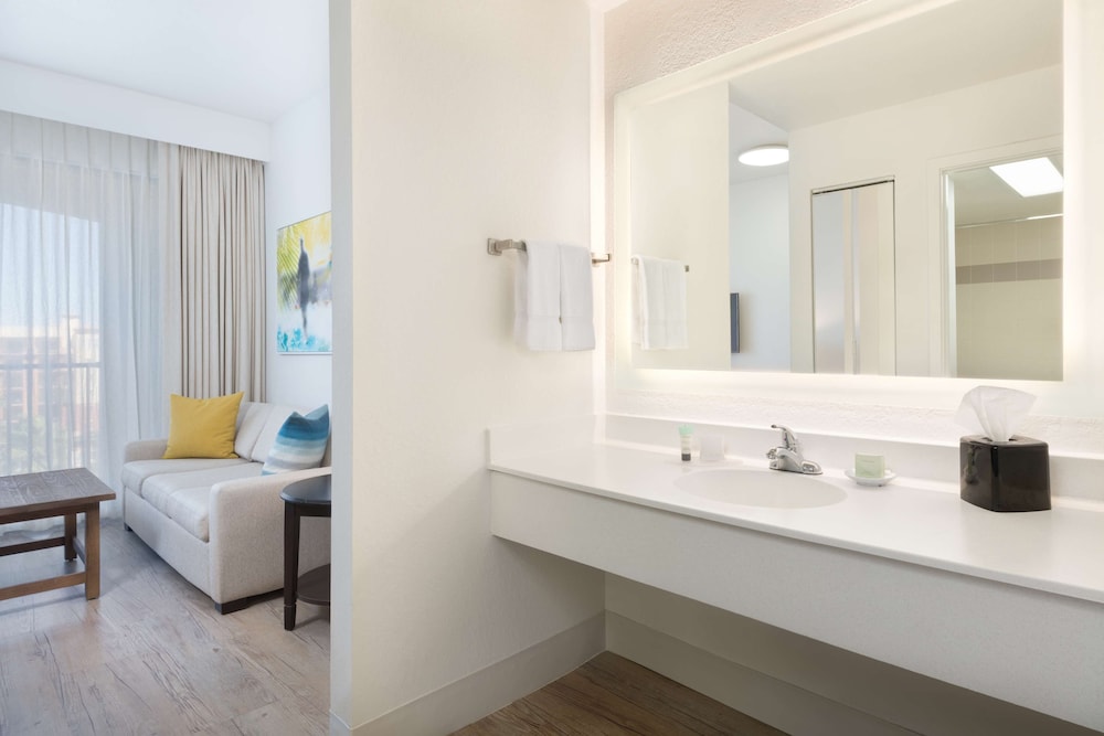 St Pete Shores Hotel — Hotel rooms in Treasure Island, Florida