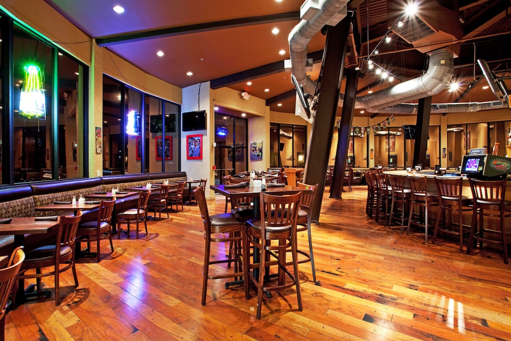 Holiday Inn New Orleans West Bank Tower by IHG — Restaurant & bars in Gretna, Louisiana