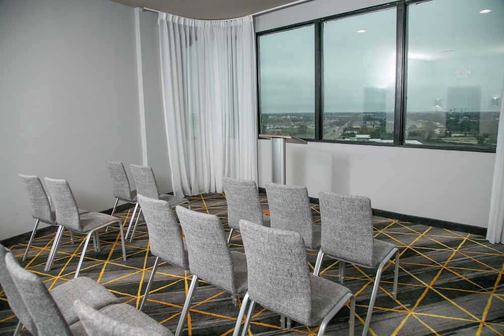 Holiday Inn New Orleans West Bank Tower by IHG — Hotel building in Gretna, Louisiana