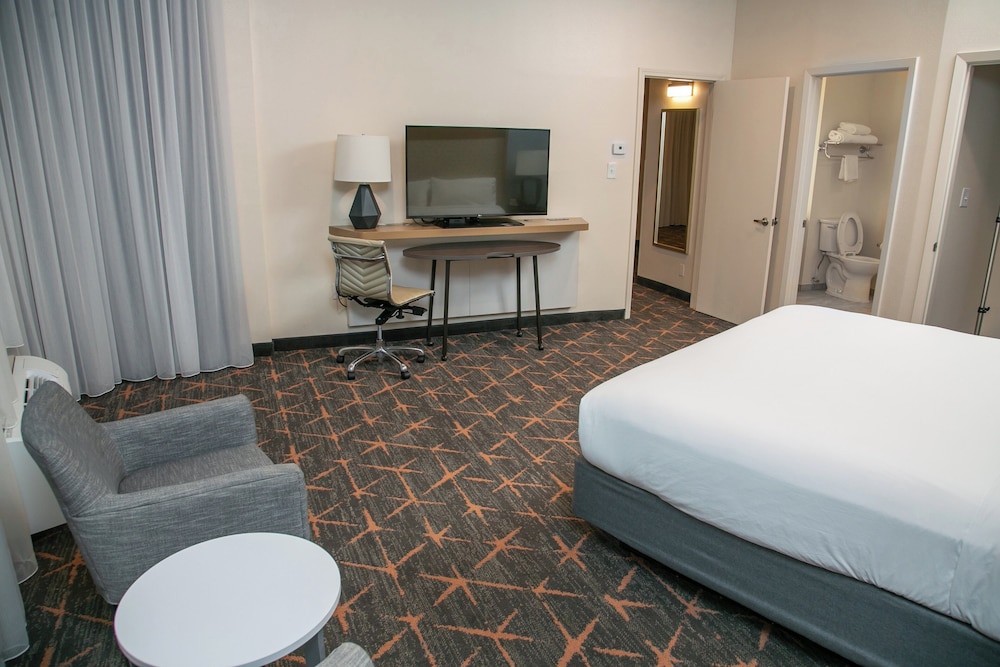 Holiday Inn New Orleans West Bank Tower by IHG — Hotel rooms in Gretna, Louisiana