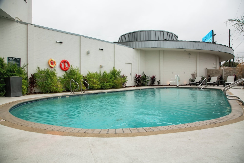 Holiday Inn New Orleans West Bank Tower by IHG — Swimming pool in Gretna, Louisiana
