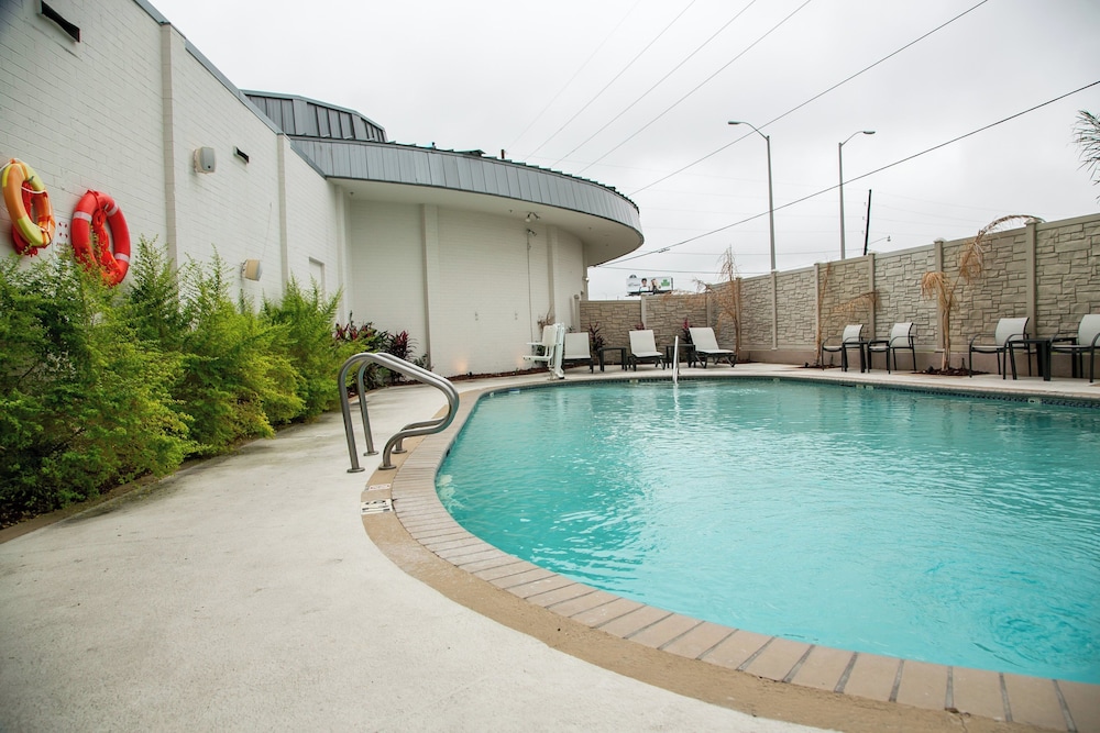 Holiday Inn New Orleans West Bank Tower by IHG — Swimming pool in Gretna, Louisiana