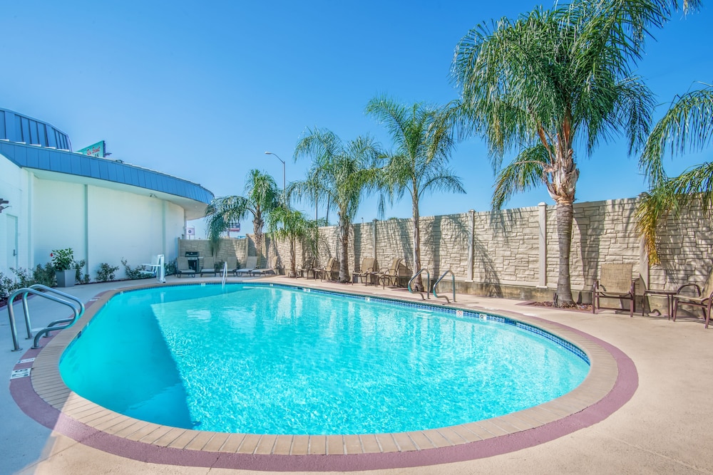 Holiday Inn New Orleans West Bank Tower by IHG — Swimming pool in Gretna, Louisiana