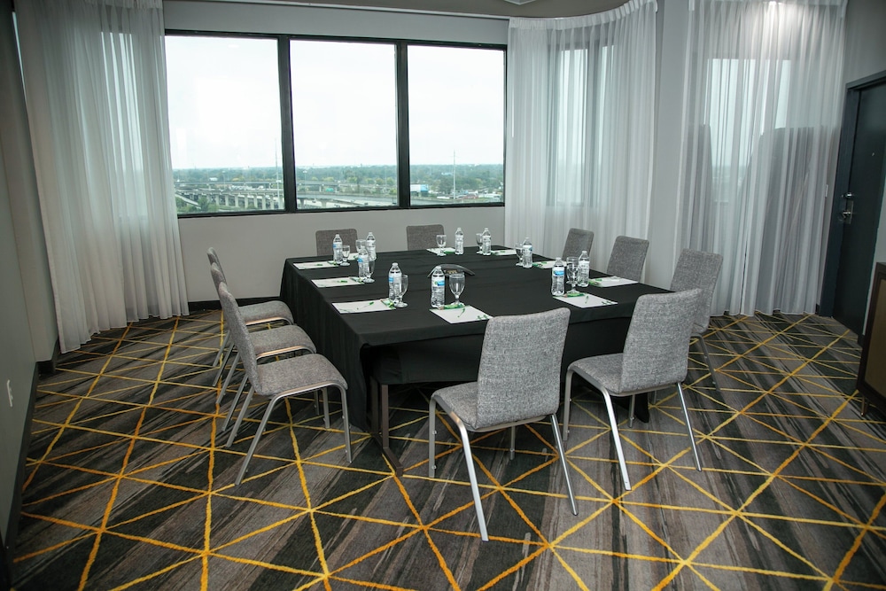 Holiday Inn New Orleans West Bank Tower by IHG — Hotel building in Gretna, Louisiana