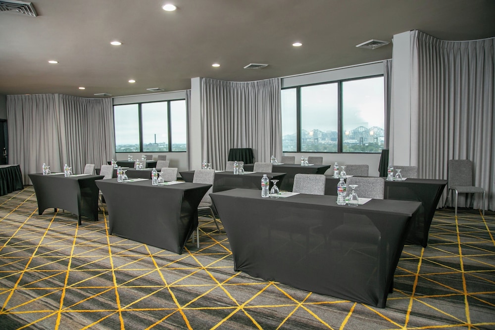 Holiday Inn New Orleans West Bank Tower by IHG — Restaurant & bars in Gretna, Louisiana