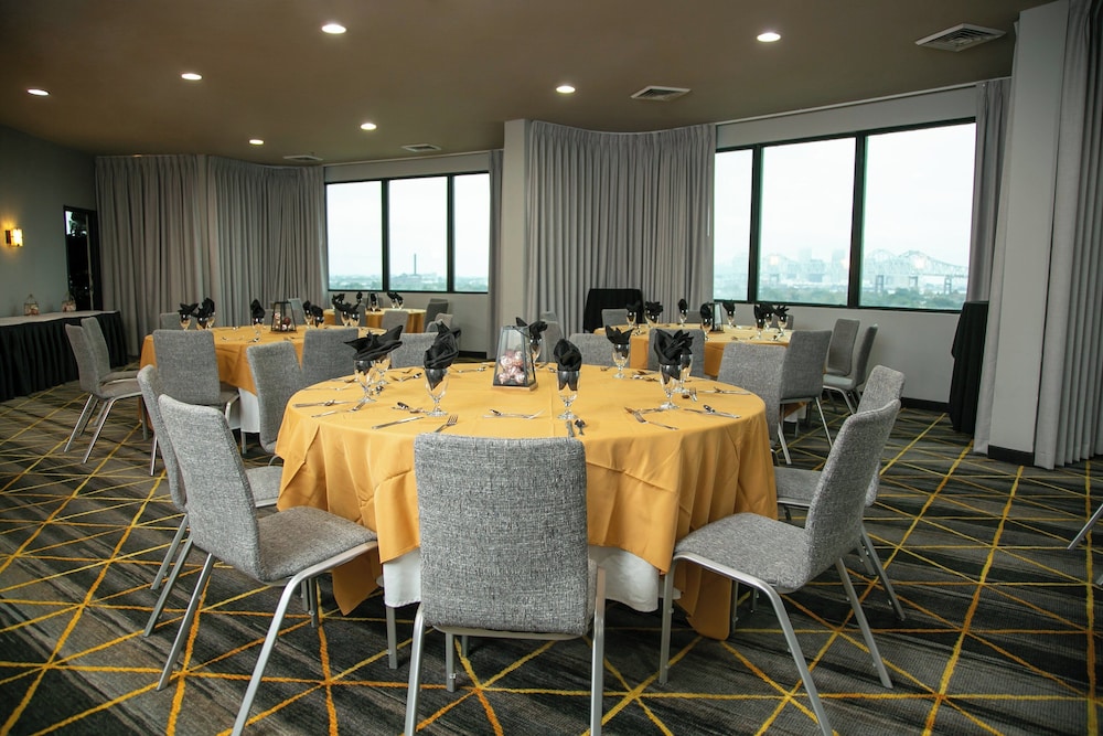 Holiday Inn New Orleans West Bank Tower by IHG — Hotel building in Gretna, Louisiana