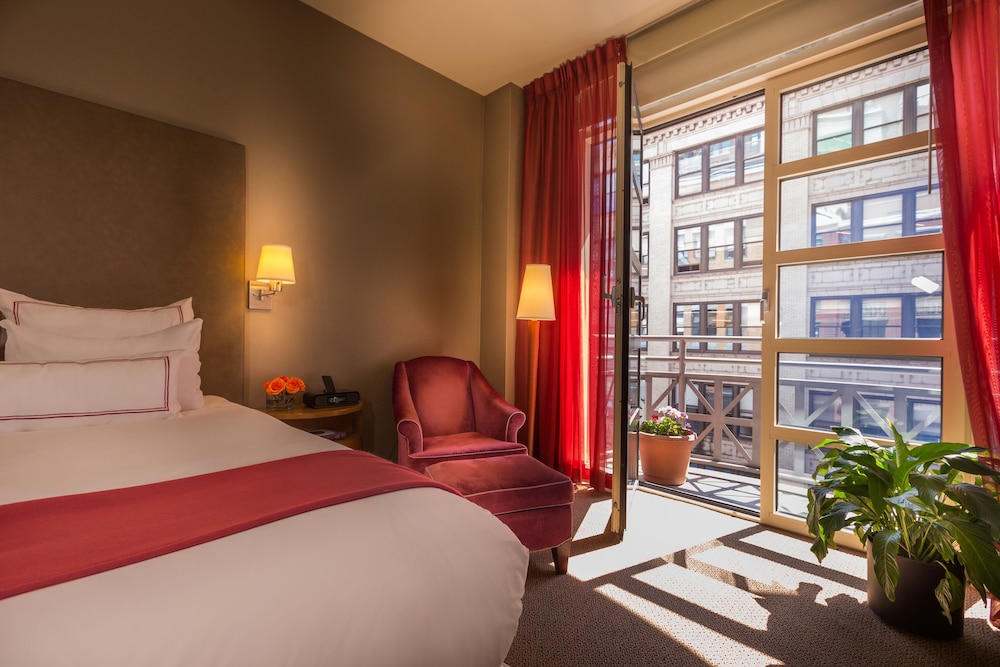 Hotel Giraffe by Library Hotel Collection — Hotel rooms in New York City, New York State