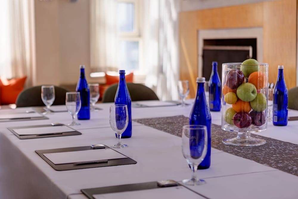 Hotel Giraffe by Library Hotel Collection — Restaurant & bars in New York City, New York State