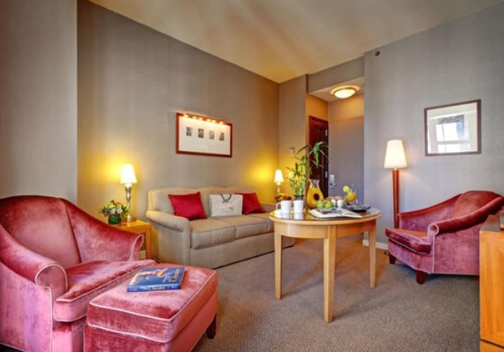 Hotel Giraffe by Library Hotel Collection — Hotel rooms in New York City, New York State