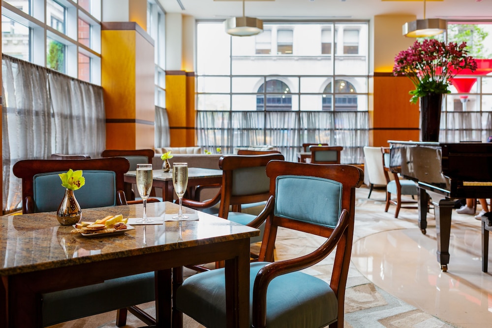Hotel Giraffe by Library Hotel Collection — Restaurant & bars in New York City, New York State