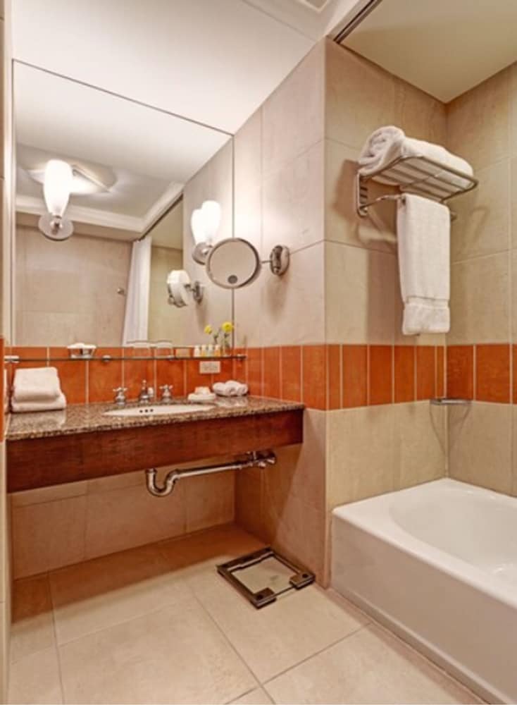 Hotel Giraffe by Library Hotel Collection — Hotel rooms in New York City, New York State