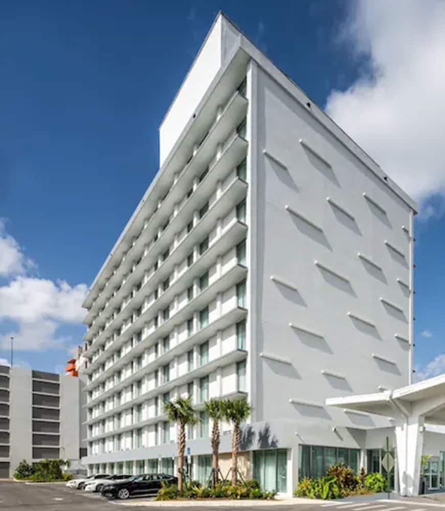 DoubleTree by Hilton Miami North I-95 - zdjęcie 2