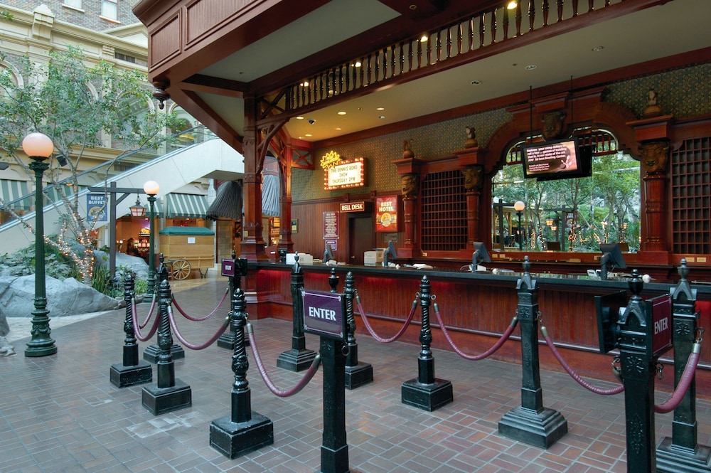 Sam's Town Hotel & Gambling Hall — Restaurant & bars in Las Vegas, Nevada