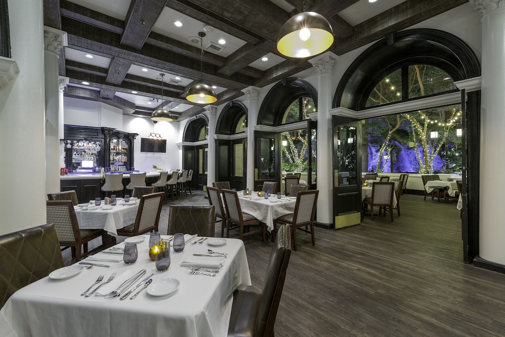 Sam's Town Hotel & Gambling Hall — Restaurant & bars in Las Vegas, Nevada