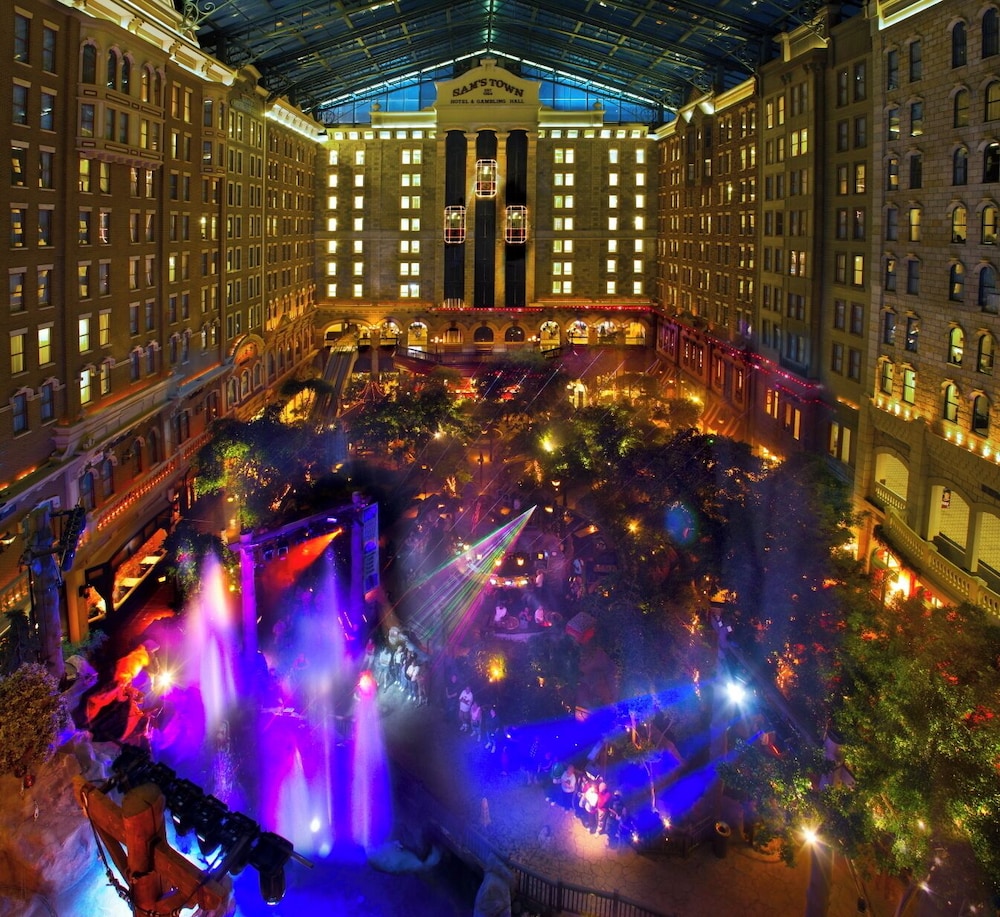 Sam's Town Hotel & Gambling Hall — Hotel building in Las Vegas, Nevada