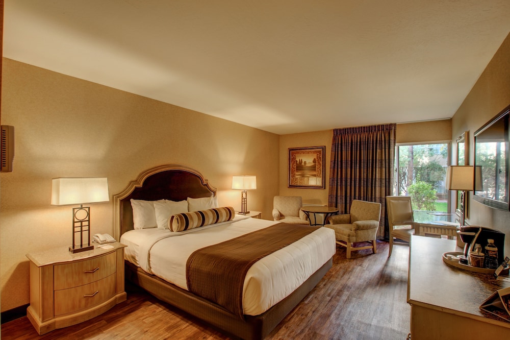 Golden Nugget Laughlin — Hotel rooms in Laughlin, Nevada