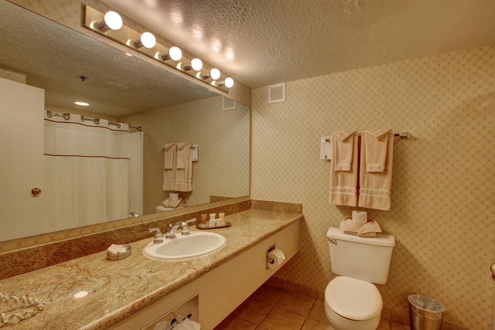 Golden Nugget Laughlin — Hotel rooms in Laughlin, Nevada