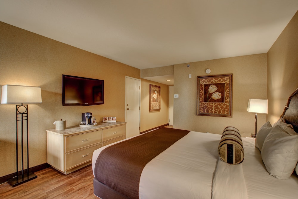 Golden Nugget Laughlin — Hotel rooms in Laughlin, Nevada