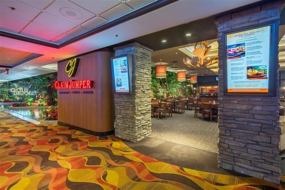 Golden Nugget Laughlin — Restaurant & bars in Laughlin, Nevada