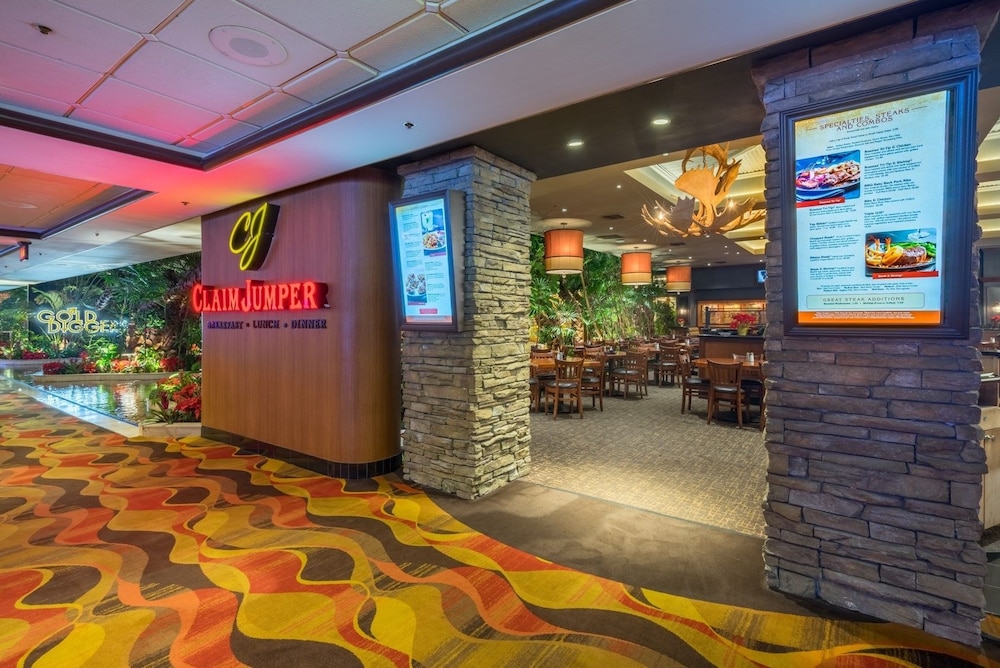 Golden Nugget Laughlin — Restaurant & bars in Laughlin, Nevada