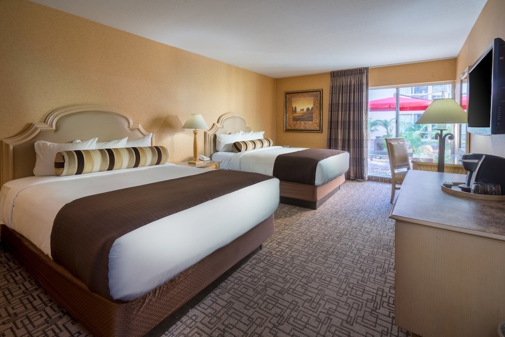 Golden Nugget Laughlin — Hotel rooms in Laughlin, Nevada