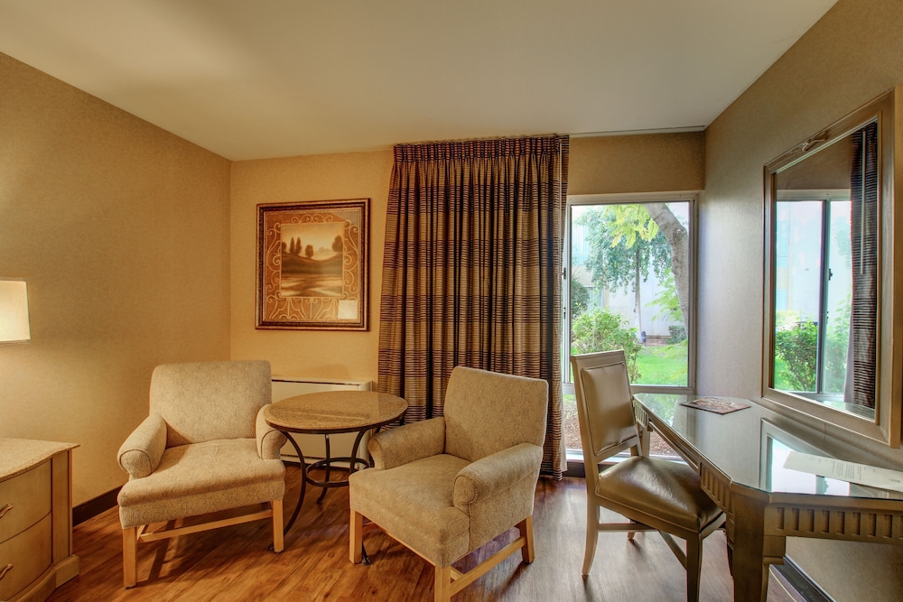 Golden Nugget Laughlin — Hotel rooms in Laughlin, Nevada