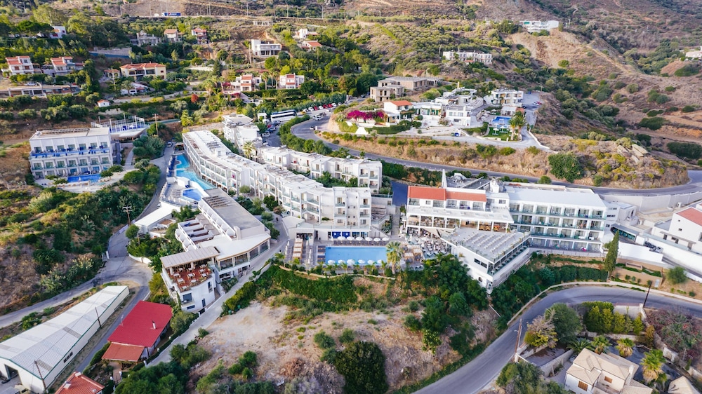 Village Panorama — Hotel building in Lygaria